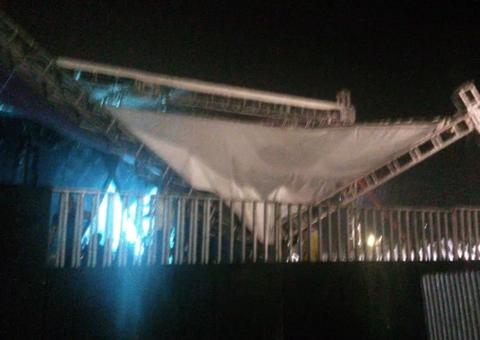 Cobertura de palco desaba durante show de Anitta e fãs se desesperam