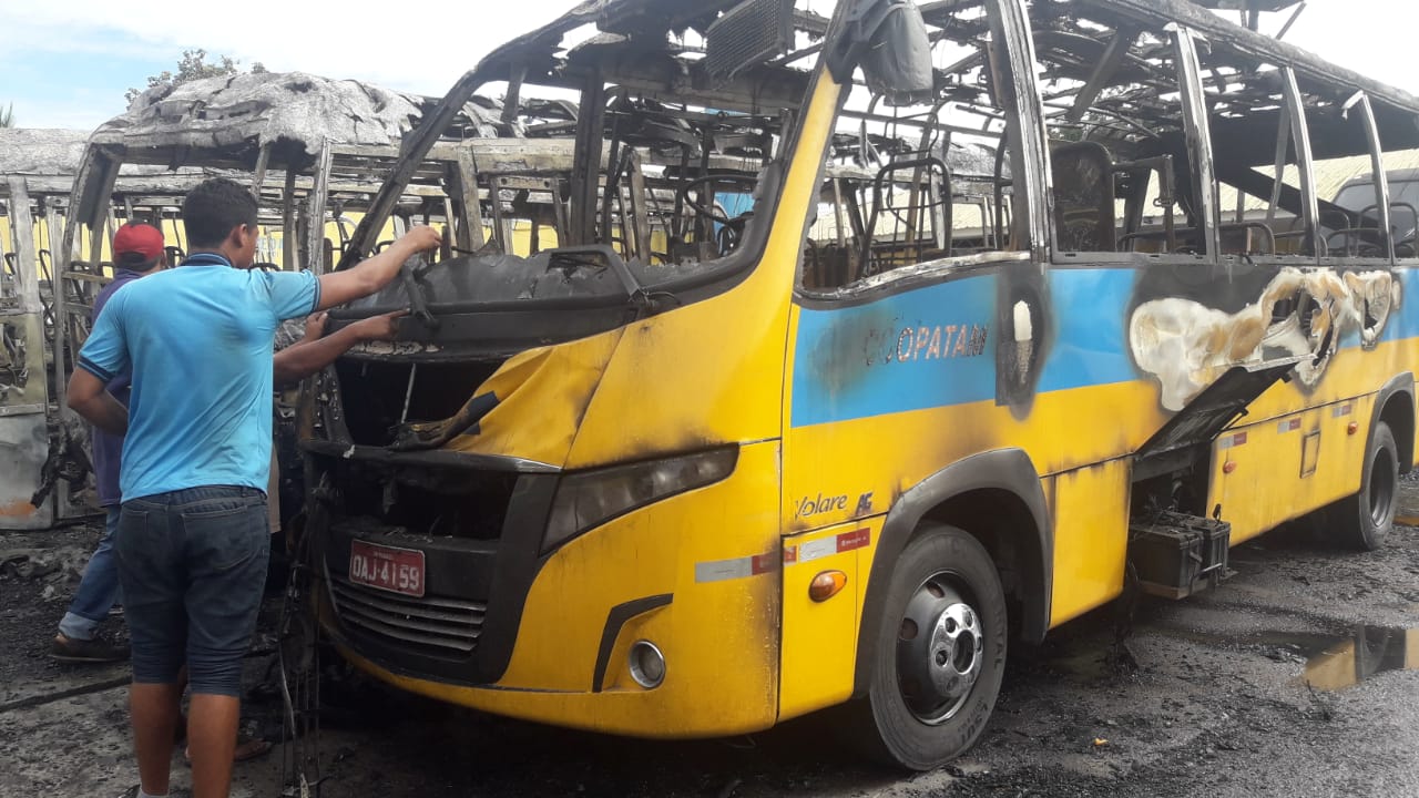 Em Manaus, trabalhadores lamentam perda de Alternativos e não descartam incêndio criminoso