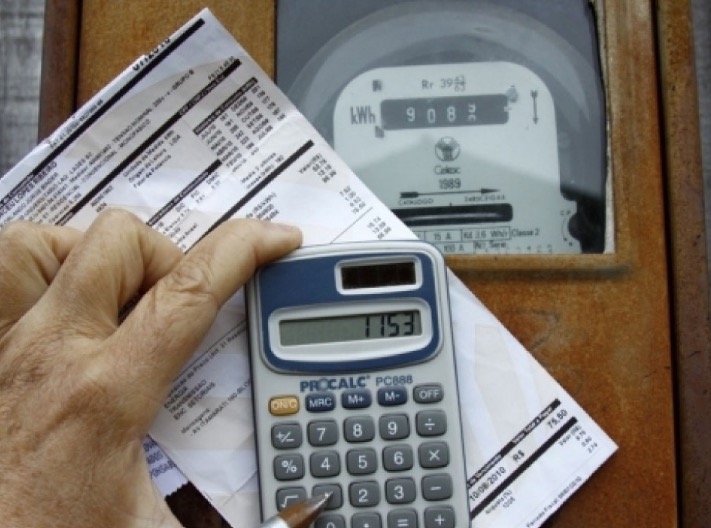 Quem consumir até 70 quilowatts por mês pode ter energia gratuita 