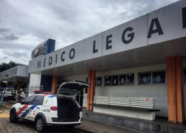 Com marcas de tiros, homem é encontrado morto às margens de avenida em Manaus