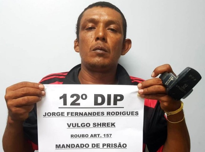 Foragido da Justiça é preso suspeito de apalpar seios de mulher em Manaus 