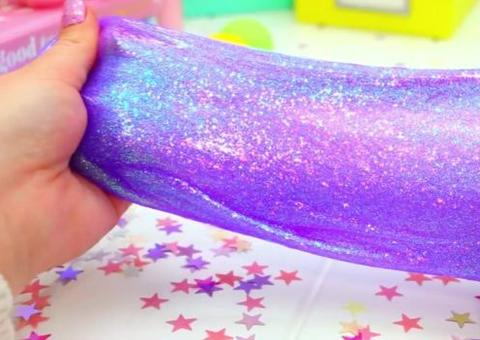 Oficina de Slime movimenta programação de férias em shopping de Manaus