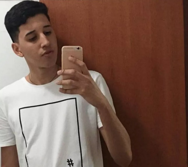 Jovem morre com tiro no pescoço ao defender a mãe de assalto 