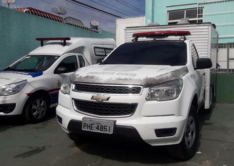 Criança encontra corpo de homem boiando em igarapé de Manaus 