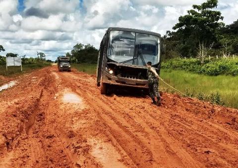 Exército discute situação da BR-319 e se coloca à disposição do Estado
