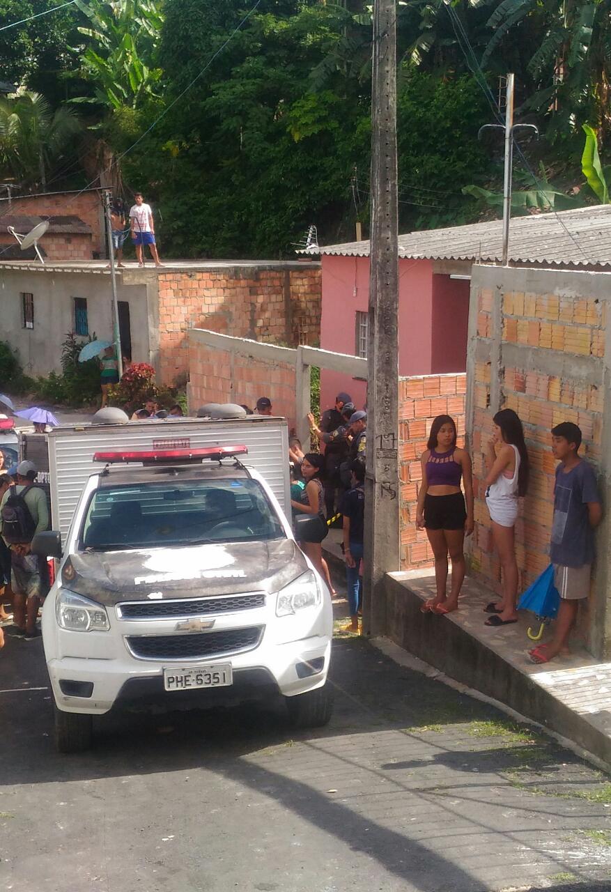 Homem é morto a facadas dentro de casa em Manaus 