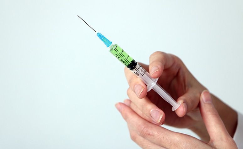 Enfermeira é agredida com soco após errar veia de paciente em Manaus