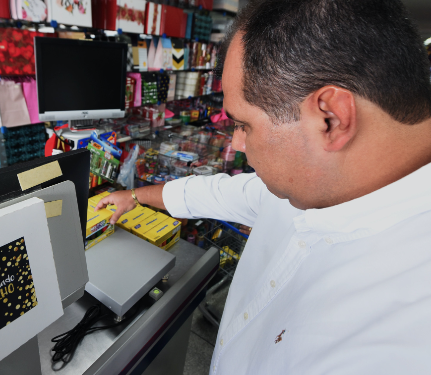 Lojas são flagradas vendendo material escolar irregular e multa pode chegar a R$ 980 mil 