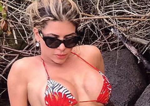 Ex-BBB Cacau exibe corpo avassalador em microbiquíni e deixa seguidores babando