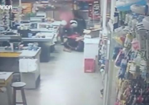 Vídeo mostra momento em que suspeito atira em vigilante durante assalto