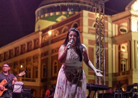 Baby Chá diferente: show da cantora Hêmilly Lira celebra chegada do primeiro filho