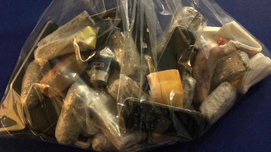 Detento é flagrado tentando voltar para presídio com 62 objetos no estômago