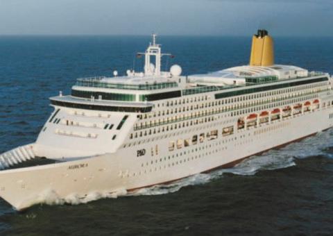 Com 2 mil turistas, maior navio da temporada chega a Manaus nesta sexta