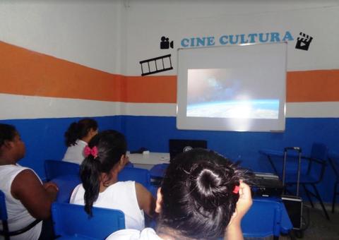 Cinema é usado como terapia para ajudar ressocialização de detentos em Manaus