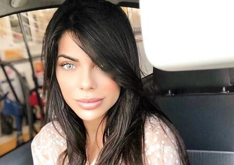 Miss Bumbum Suzy Cortez rebola de fio-dental em vídeo proibidão na piscina