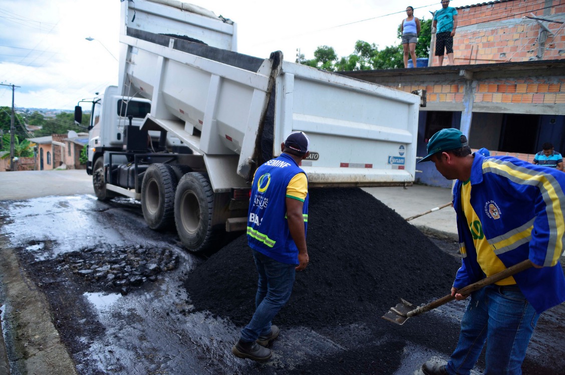 Comunidade em Manaus recebe obras de infraestrutura