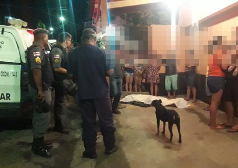 Com golpe de faca nas costas, homem é morto em casa após sair de bar em Manaus