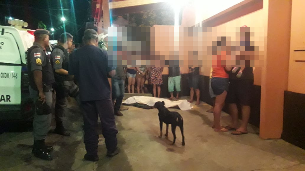 Com golpe de faca nas costas, homem é morto em casa após sair de bar em Manaus