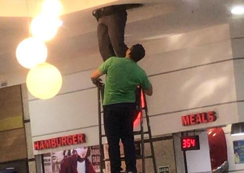 Operação tenta retirar ladrão preso há 36 h em tubulação de shopping