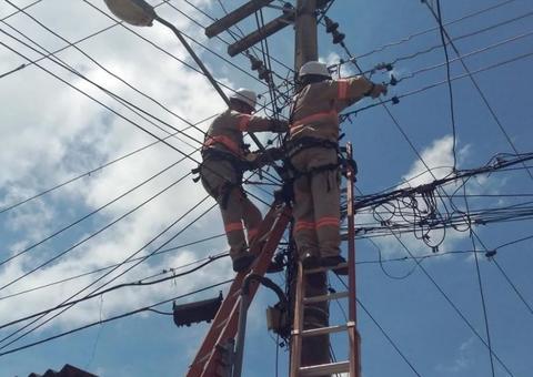 ‘Gatos' geram prejuízo de R$ 400 milhões com furtos de energia no Amazonas 
