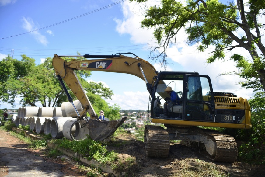 Nova rede de drenagem beneficia mais de 400 famílias na zona Norte