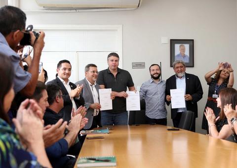 Prefeitura firma convênio com universidades para receber 2 mil estagiários em Manaus