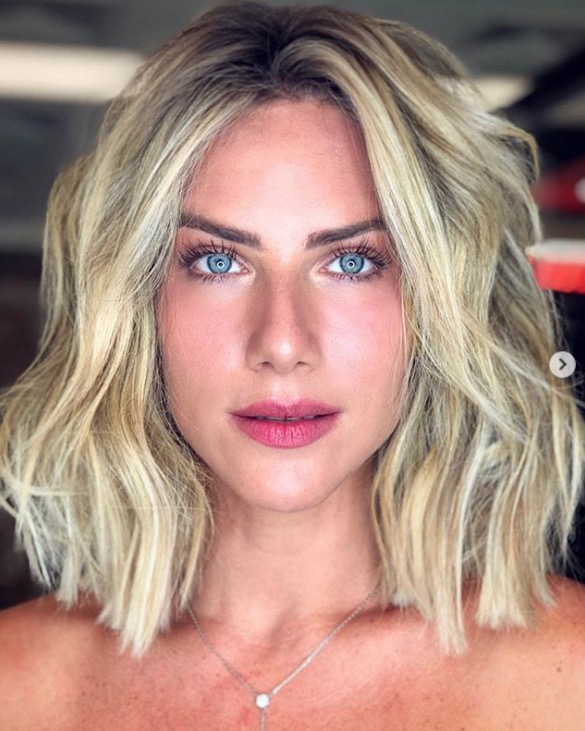 Giovanna Ewbank muda visual e se despede dos cabelos longos: 'ano novo, cabelo curto'