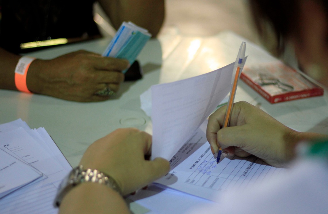 Prefeitura faz pagamento de 2º lote do Auxílio Aluguel às vítimas do incêndio em Educandos