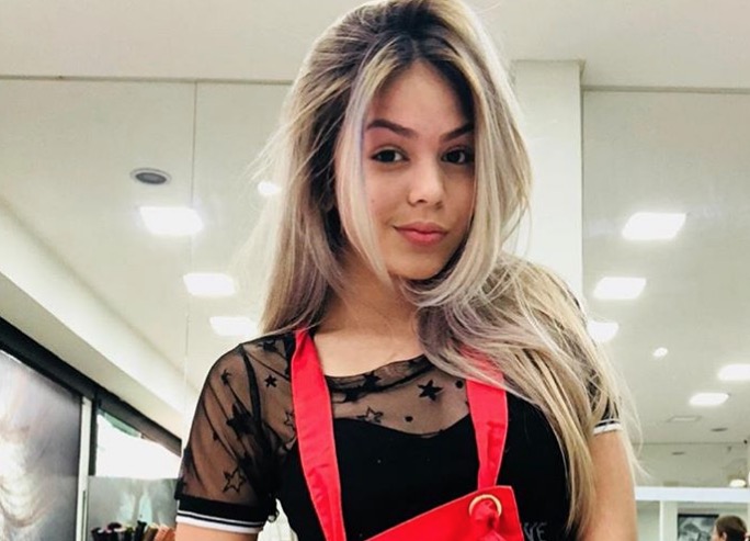 Fotos polêmicas desaparecem do Instagram de Melody e pai explica