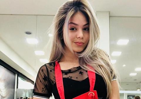Fotos polêmicas desaparecem do Instagram de Melody e pai explica