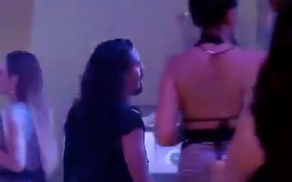 BBB19: Vanderson bebe demais e irrita sisters com atitude na festa