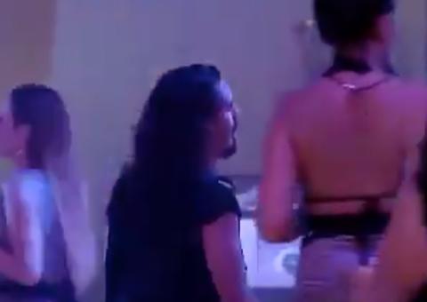 BBB19: Vanderson bebe demais e irrita sisters com atitude na festa