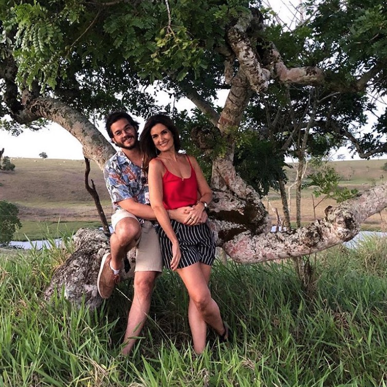 Fátima Bernardes curte romance com Túlio Gadelha em sítio: 'namorado bom'