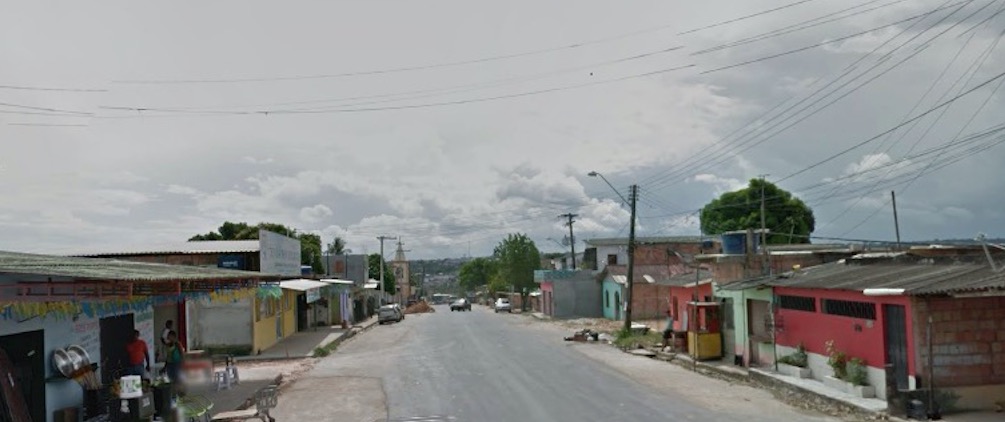 Adolescente armado invade casa pelo telhado e faz família de refém em Manaus