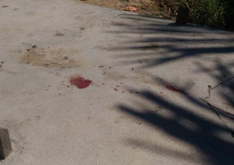 Populares acreditam que corpo no igarapé em Manaus possa ser de PM 