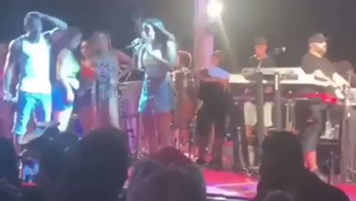 Nego do Borel é vaiado em show de Anitta