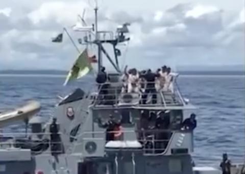 Vídeo mostra militares dançando 'Jenifer' em navio oficial; Marinha apura