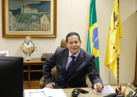 'Não vejo como uma medida de combate à violência', diz Mourão sobre decreto de armas