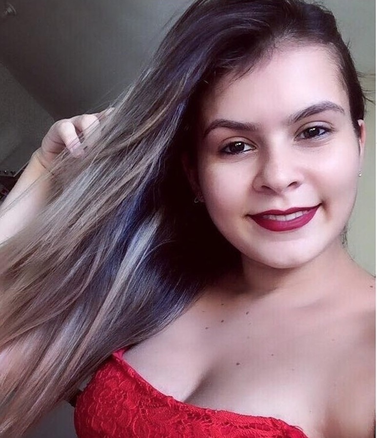 Garota morre com tiro disparado pelo namorado dentro de casa