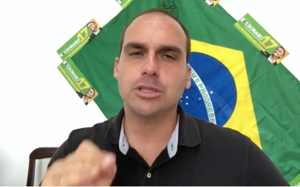 Eduardo Bolsonaro critica WhatsApp por restringir reenvio de mensagens
