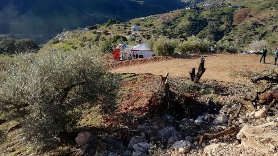 Força-tarefa espanhola corre contra o tempo para salvar bebê que caiu em poço há oito dias 