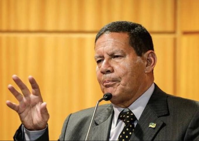 Mourão defende ampliação do tempo mínimo para aposentadoria de militares para 35 anos