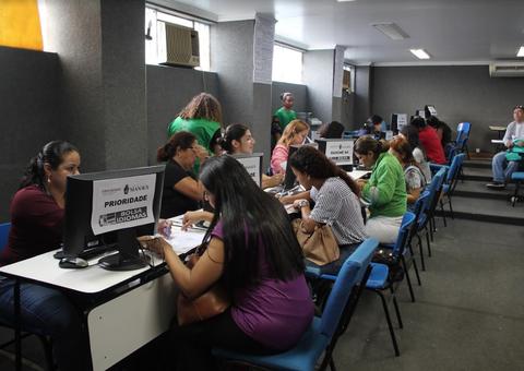 Classificados do Bolsa Idiomas devem entregar documentação até quarta-feira em Manaus