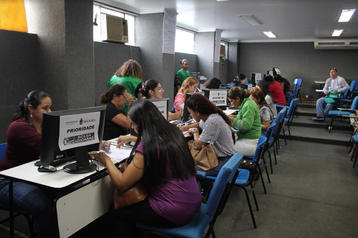 Classificados do Bolsa Idiomas devem entregar documentação até quarta-feira em Manaus