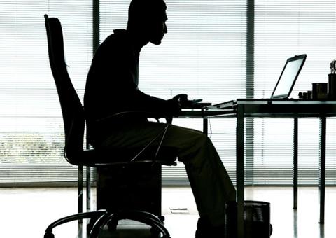 Ficar muito tempo sentado aumenta risco de embolia pulmonar