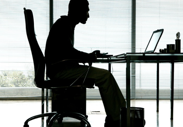 Ficar muito tempo sentado aumenta risco de embolia pulmonar