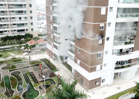 Apartamento pega fogo em condomínio de luxo em Manaus