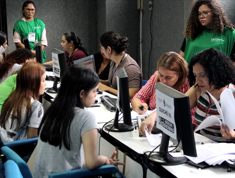 Entrega de documentos para o Bolsa Idiomas encerra nesta quarta-feira