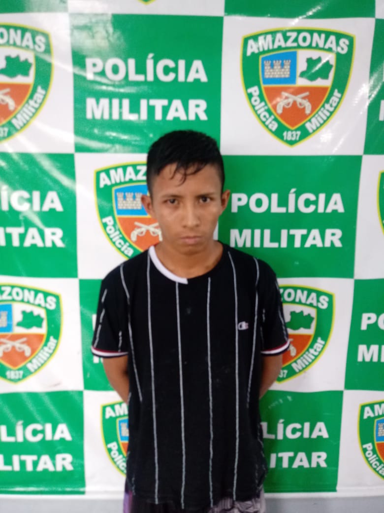 Jovem acusado de esfaquear estudante é preso após deixar currículo cair