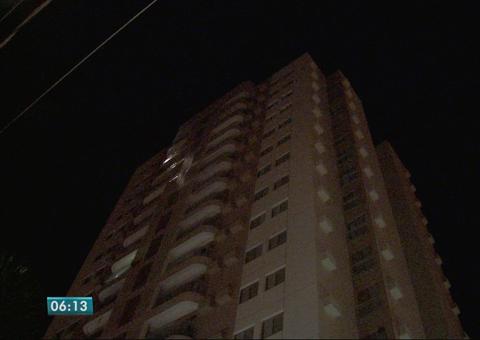 Ladrão escala prédio e furta 9 apartamentos